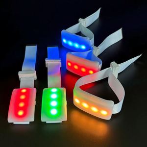 Bracelet LED Lumineux en Plastique Tressé à Télécommande, 15 Couleurs, Portée 800m, Logo Personnalisable pour Fêtes et Concerts - Product Image 1