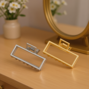 Pinza de Pelo Metálica Kiret Land de 7.5 cm, Rectangular, Minimalista y Moderna para Mujer, Accesorio para el Cabello de Uso Diario - Product Image 2