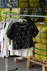 WS12 Top da Donna Usati di Buona Qualità con Stile che Scopre il Pancia e Vestiti Aderenti Irregolari Assortiti - Vendita all'Ingrosso - Product Image 5