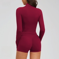 Ensemble 3 pièces confortable pour femme : soutien-gorge de sport à col en V, veste de yoga à manches longues et col montant, et short uni à séchage rapide avec effet push-up