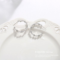 Boucles d'oreilles créoles ouvertes KAVNAR plaquées or blanc, en laiton avec tige en argent 925 et zircon cubique, style minimaliste pour femme