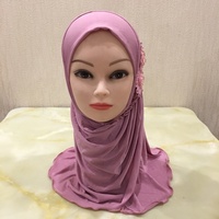 Hijab musulman à quantité minimale de commande basse casquette vente en gros 2-7 ans enfants bébé fille deux fleurs hijabs musulmans pour enfants