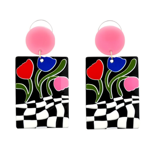 Orecchini pendenti in acrilico dipinto con motivo floreale a scacchi bianco e nero, gioielli di moda da donna - Product Image 3