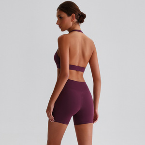 XW-0320 Completo Sportivo da Donna 2 Pezzi: Reggiseno Sportivo con Imbottitura e Pantaloncini Traspiranti per Fitness e Yoga - Product Image 3