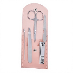 Ensemble de manucure professionnel de voyage 5 en 1 en acier inoxydable - Comprend un coupe-ongles, des ciseaux de beauté, des pinces, un étui d'emballage noir - Product Image 4