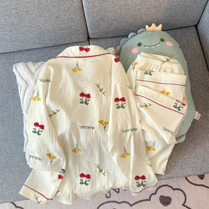 <span class=keywords><strong>Pyjama</strong></span> Confortable Femme en Soie de Lait à Col Revers, Imprimé Cerises Douces, <span class=keywords><strong>Manches</strong></span> <span class=keywords><strong>Longues</strong></span> et Pantalon Long, Tenue d'Intérieur Confortable - Product Image 4