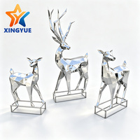 Grande sculpture de cerf moderne sur mesure en acier inoxydable 304, facettée, polie miroir, pour jardin, place publique, hall d'hôtel