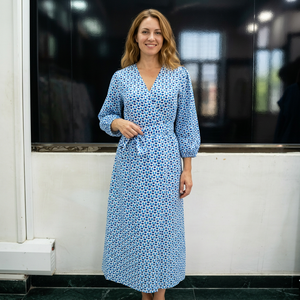 Vestido Maxi Cruzado de Lino 100% Estampado Azul para Mujer, Cuello en V, Manga Larga, Silueta en A, Ecológico, Lavable, Transpirable - Product Image 2