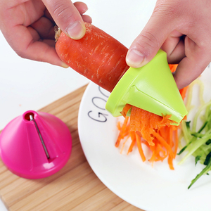 Éplucheur et Râpe Spirale Multifonction Manuelle pour Légumes, Outil de Cuisine Rotatif pour Pommes de Terre, Carottes et Radis - Product Image 3