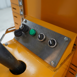 Rouleau vibratoire à tambour unique jaune pour travaux routiers avec panneau de commande et certification CE - Product Image 1
