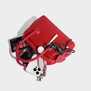 Bolso Bandolera de Moda Otoño-Invierno, Diseño Novedoso con Cierre Diagonal, Estilo Deportivo con Corazón, Personalizado, PU Tanjing - Product Image 4