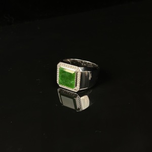 Ensemble de jadeite birmane naturelle de qualité A serti dans <span class=keywords><strong>une</strong></span> bague en argent sterling 925, <span class=keywords><strong>une</strong></span> bague carrée pour homme qui dégage un style composé et sophistiqué - Product Image 5