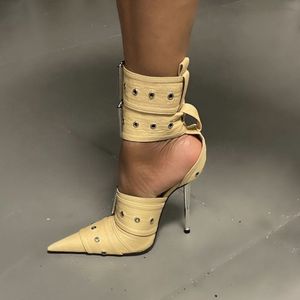 สีสันใหม่สุดฮิต รองเท้าส้นสูงผู้หญิงแบบหัวเข็มขัดใหญ่ สีเงิน - Product Image 4