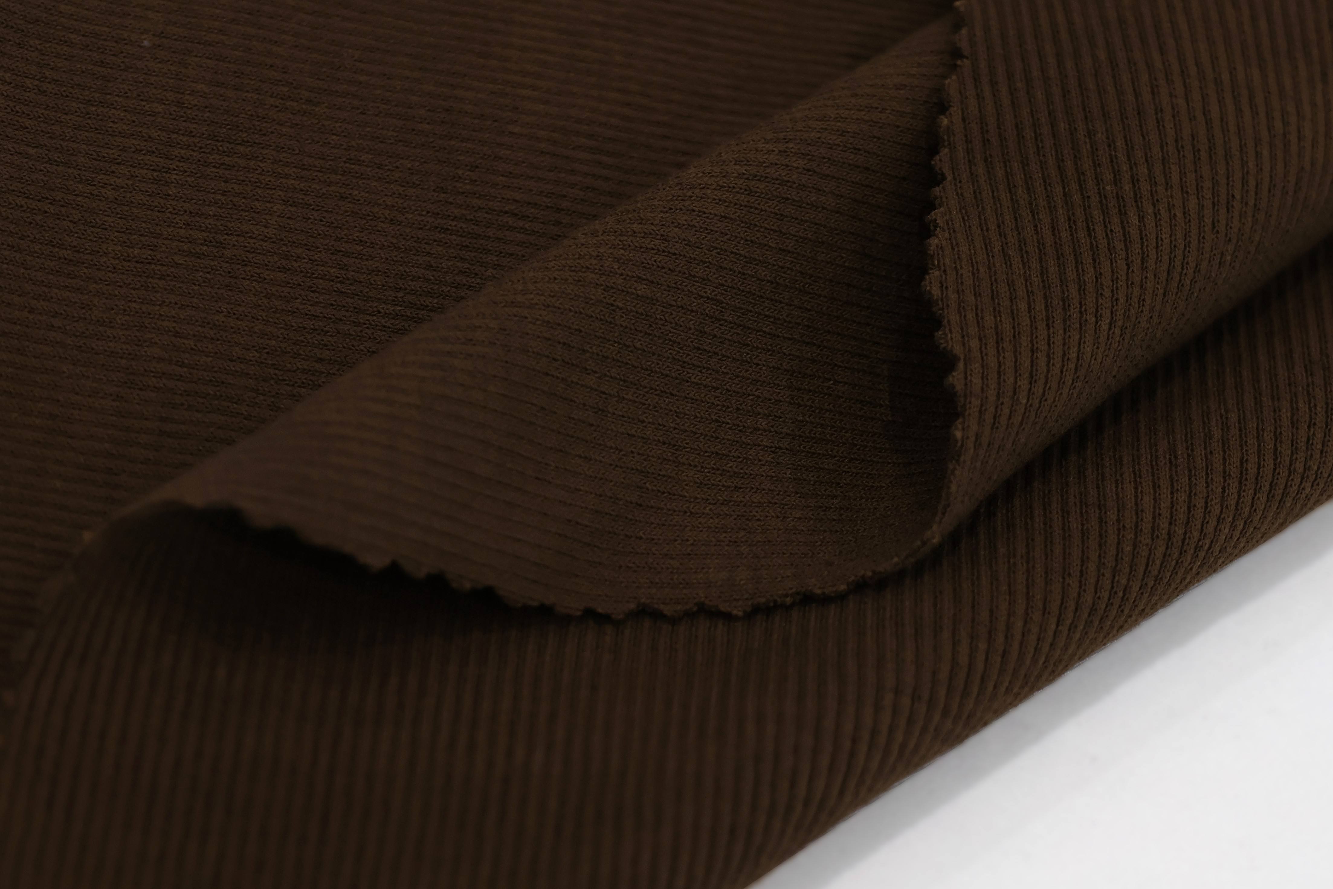 สีน้ำตาล