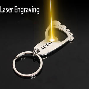 Precio al por mayor abrebotellas de metal personalizado llavero mano pies forma para barras - Product Image 6