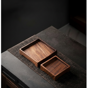 Ensemble de 2 plateaux de service en bois de forme carrée pure avec une qualité et un design extrêmes à très bon prix - Product Image 1