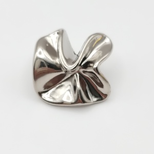 Cổ Phiếu Bán Buôn 20Mm/23Mm/25Mm Thiết Kế Hình Dạng Hoa Phụ Nữ Ưa Thích Vàng Kim Loại Ưa Thích Thời Trang Vàng Nút Cho Quần Áo - Product Image 2