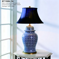 Lampe de table en céramique de style français, relief en laiton, ornée, luxe, lampe de bureau de palais, abat-jour perlé pour suite royale