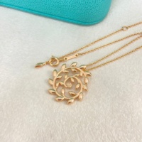 Collier tendance avec pendentif feuille circulaire, breloque feuillage végétal, collier ras-du-cou couronne ouverte, bijoux botaniques pour femme, idéal pour les fêtes