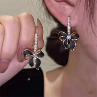 Anting-anting klip wanita bergaya retro Prancis, imitasi mutiara, bunga, bezel setting, pita, elegan, trendi, untuk pesta
