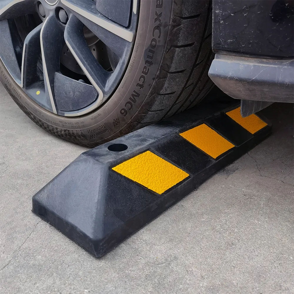 High Quality Black Yellow Reflective Rubber Garage Car Ramps Wheel Stopper