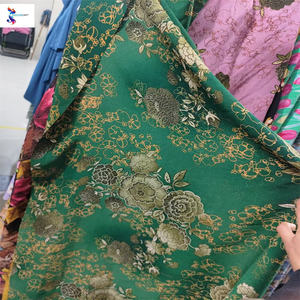 Productos listos Proveedor de fábrica Venta al por mayor rápida de tejido de poliéster Masa Impreso Flocado Stock Tela para prendas de vestir - Product Image 3