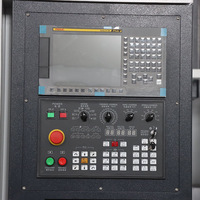 Fraiseuse CNC VMC1370 à lit monobloc pour le travail de finition des composants en acier moulé de machines minières