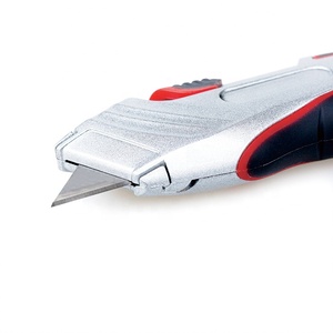 Couteau utilitaire ergonomique avec poignée en TPR et verrouillage automatique pour la découpe de carton et la construction - Product Image 3