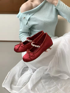 Chaussures à talons chaton confortables et élégantes en satin léger et cuir orné de strass, à bout pointu et talon bas, pour homme et femme - Product Image 4