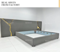 Ensemble de meubles pour chambre à coucher de luxe au design exclusif, italien, dernier cri, moderne, lit double haut de gamme, grande tête de lit, lit King Size