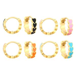 ต่างหูห่วงเคลือบทอง 18K PVD สไตล์คลาสสิกแบบขายส่ง ตกแต่งด้วยอีนาเมลหลากสีสัน รูปหัวใจ สำหรับผู้หญิง - Product Image 3