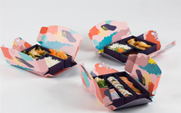 Caja de Sushi de papel de arte desechable personalizada con diferentes capas, laminado brillante mate, logotipo personalizado para exhibir rollos de Sushi