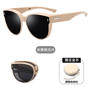 Lunettes de soleil polarisées pliables, monture rectangulaire, protection UV400, étui pour lunettes unisexe inclus - Product Image 4