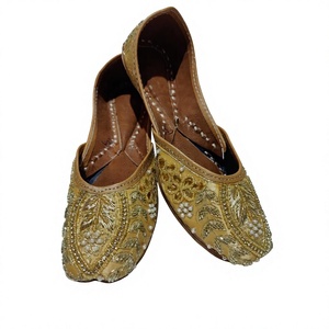Calzado Cómodo para Niñas BS INTERNATIONAL NAGFT780, Zapatos Tradicionales Elegantes de Cuero Genuino con Bordado Floral y Cierre de Velcro - Product Image 4