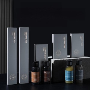 Ensemble de commodités d'hôtel dans une boîte en carton shampooing jetable après-shampoing savon pour chambres d'hôtes Travel Inns - Product Image 1