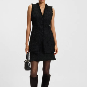 Chaleco de Tweed Negro con Dobladillo Deshilachado, Cuello en V y Botones Frontales, Sin Mangas - Elegante Chaleco para Combinar en Capas para Oficina y Uso en Todas las Estaciones - Product Image 1