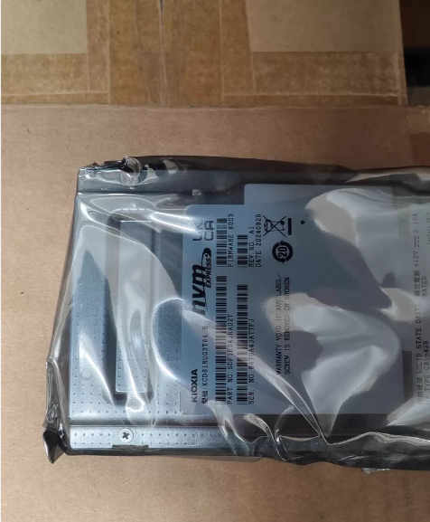 KCD81RUG3T84 3.84TB Enterprise NVMe SSD 2.5 Inch U2 PCIe 40 X4 Read Intensive Data Center Solid State Drive
