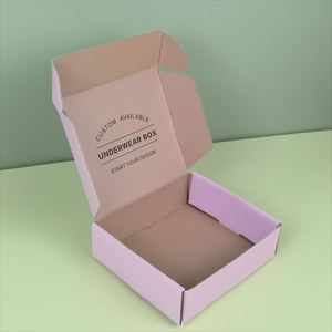 Caja de Regalo de Cartón Corrugado Rígido, Impresa Personalizada con Materiales Reciclados, para Camisetas, en Negro y Rosa - Product Image 2