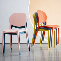 Chaise de salle à manger sans accoudoirs en plastique de style nordique, design minimaliste moderne pour la maison, pour les repas décontractés, le mahjong, la restauration rapide