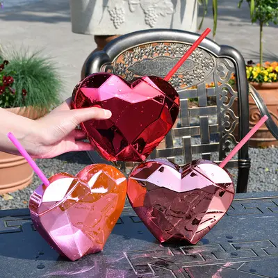 Многоразовые стаканы в форме сердца с двойными стенками, акриловые пластиковые стаканы объемом 20 унций с крышкой и соломинкой
