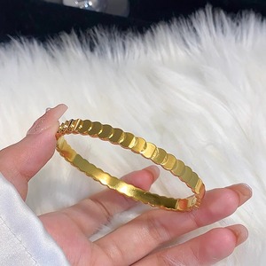 สร้อยข้อมือเหล็กไทเทเนียมสีทองแฟชั่นสำหรับผู้หญิงสร้อยข้อมือคู่ zircon สำหรับเป็นของขวัญ - Product Image 5