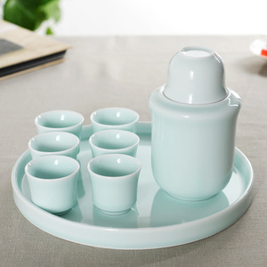 Juego de vino de cerámica Celadon con bandeja, jarra de porcelana y seis tazas para licores y vino amarillo. - Product Image 2