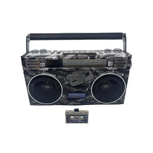 Haut-parleur Bluetooth gris à succès, stéréo, audio vintage, portable, radio cassette rétro pour l'extérieur - Product Image 3