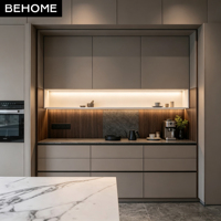Meuble de cuisine intégré avec station café intégrée et rangement dissimulé pour villa, hôtel, appartement – Mobilier sur mesure