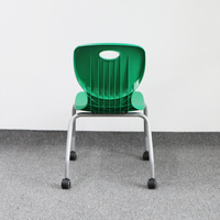 Chaise d'étude scolaire moderne en plastique avec roulettes et fonction empilable pour lycéens et usage hospitalier