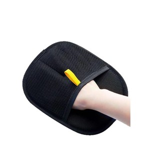 Guante Quitapelusas Four Joys Negro con Etiqueta Amarilla, Recolector de Pelo Electrostático para Perros y Gatos, Uso Doméstico - Product Image 1