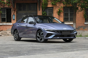 Compre un <span class=keywords><strong>Hyundai</strong></span> Elantra 2025, <span class=keywords><strong>Autos</strong></span> Económicos de Gasolina, 1.5L 115Ps L4, Sedán de 4 Puertas y 5 Asientos, 190km/h, 4 Ruedas, <span class=keywords><strong>Autos</strong></span> Nuevos de Gasolina - Product Image 4