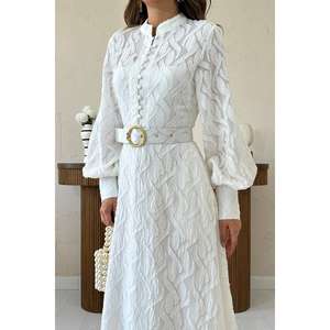 Robe longue élégante en organza blanc, col montant, style vintage, coupe trapèze, avec ceinture, respirante, pour soirée - Product Image 1