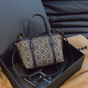 Sac fourre-tout pour femme luxueux et élégant. Sac à main de créateur en PU de haute qualité. - Product Image 6