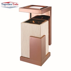 Poubelle de luxe en acier inoxydable avec cendrier intégré et finition marbre pour hall d'hôtel - Product Image 6